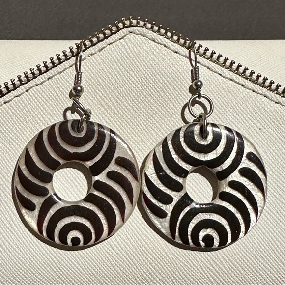 Tribal cream and brown round earrings - Picture 1 of 10